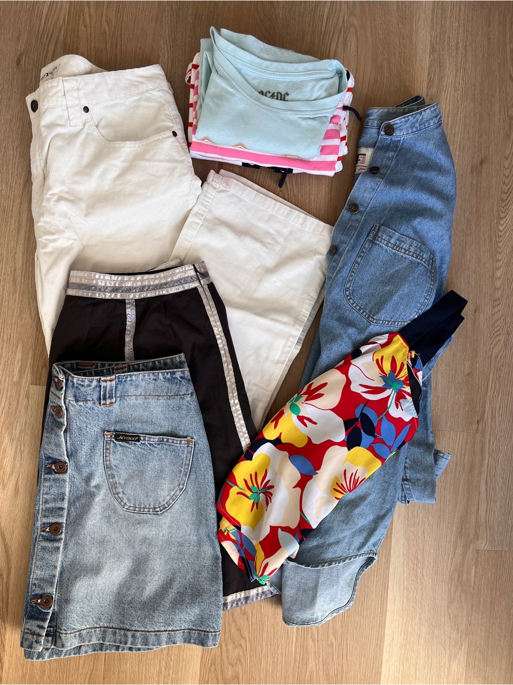 L/XL Capsule Wardrobe Bundle | 8 Pieces | Mix & Match Outfits